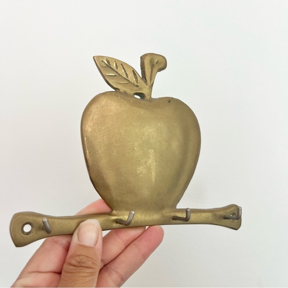 Beautiful Vintage Brass Apple Key Ring Holder Wall Hanging 4 Hooks - Picture 4 of 8